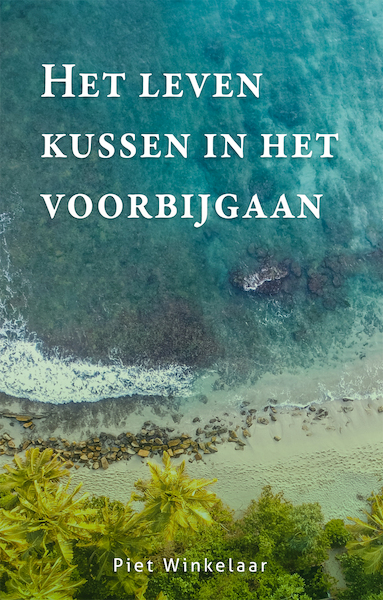 Het leven kussen in het voorbijgaan - Piet Winkelaar (ISBN 9789085600886)